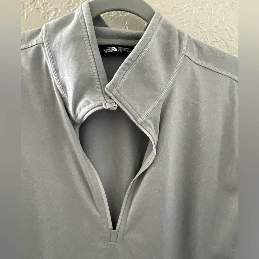 The North‎ Face Men’s Light Gray Quarter-Zip Pullover Size Large